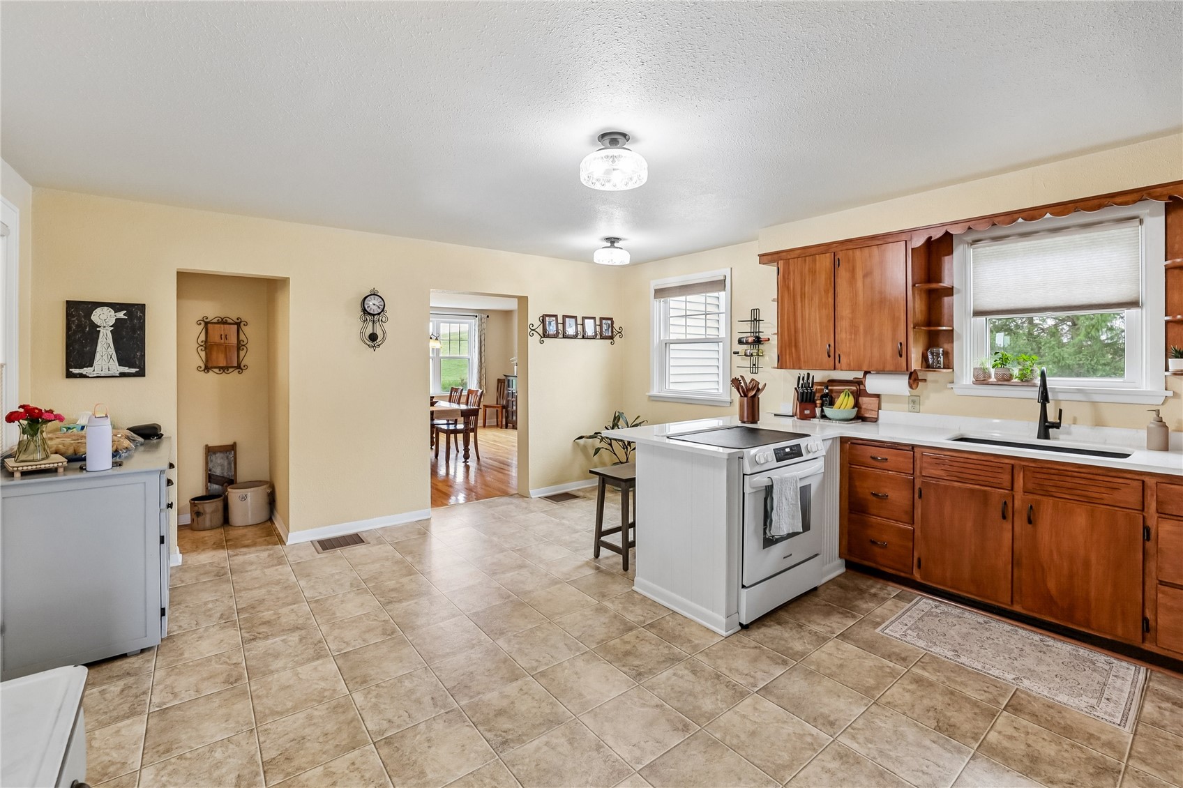 1056 R Avenue Marengo IA 52301