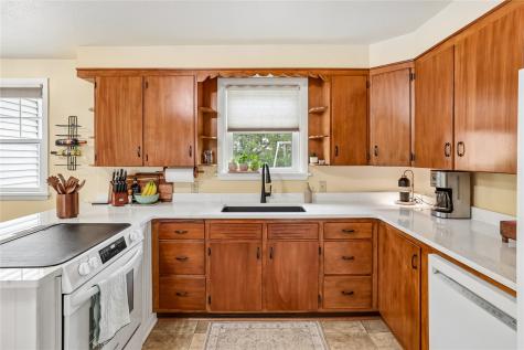 1056 R Avenue Marengo IA 52301