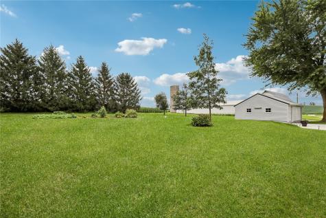 1056 R Avenue Marengo IA 52301