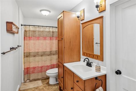 1056 R Avenue Marengo IA 52301