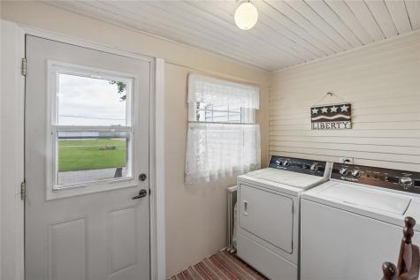 1056 R Avenue Marengo IA 52301