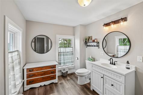 1056 R Avenue Marengo IA 52301