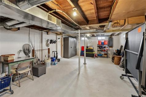 1056 R Avenue Marengo IA 52301