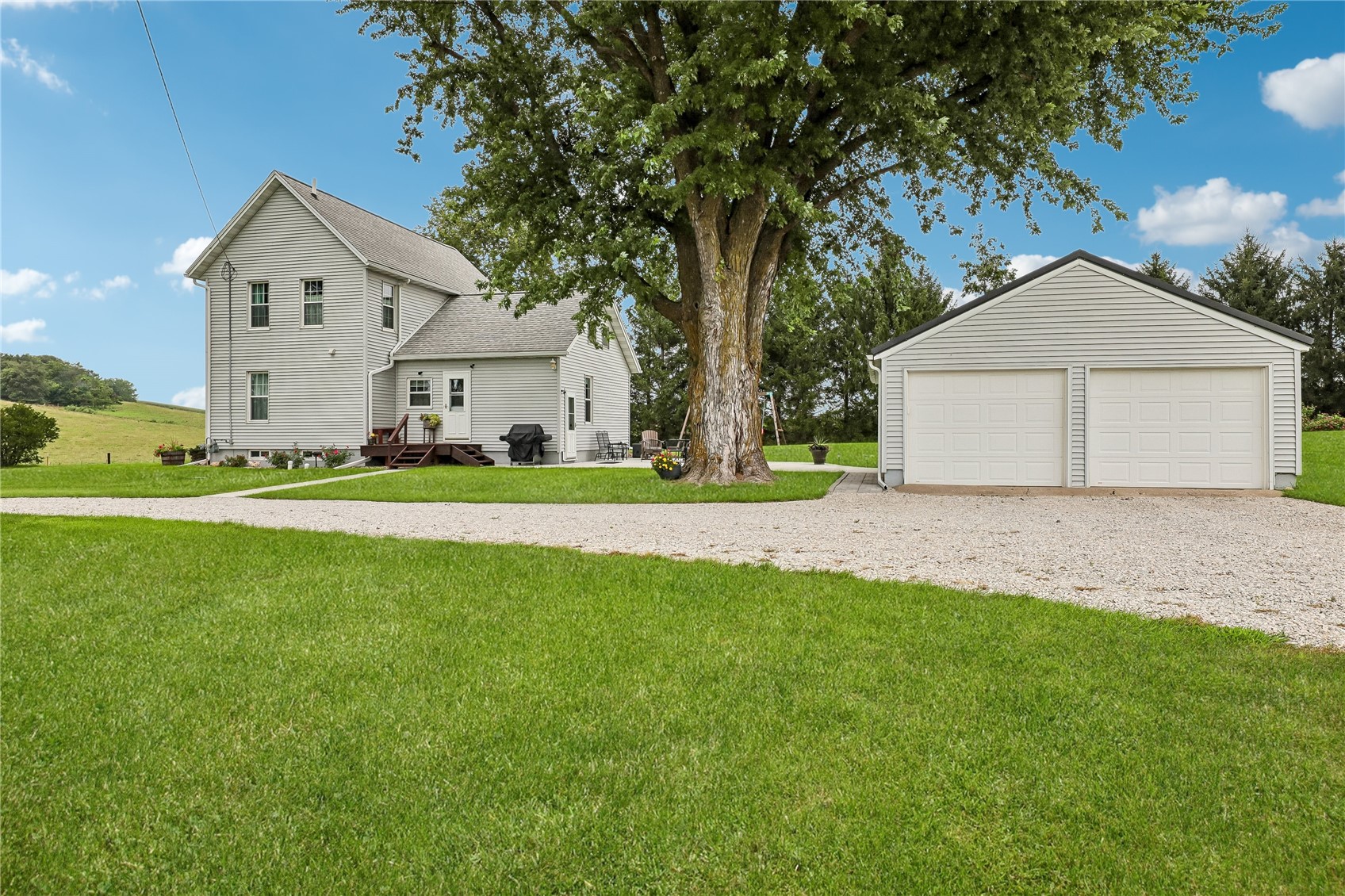 1056 R Avenue Marengo IA 52301