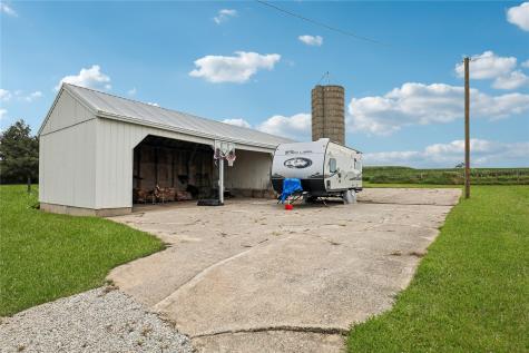 1056 R Avenue Marengo IA 52301