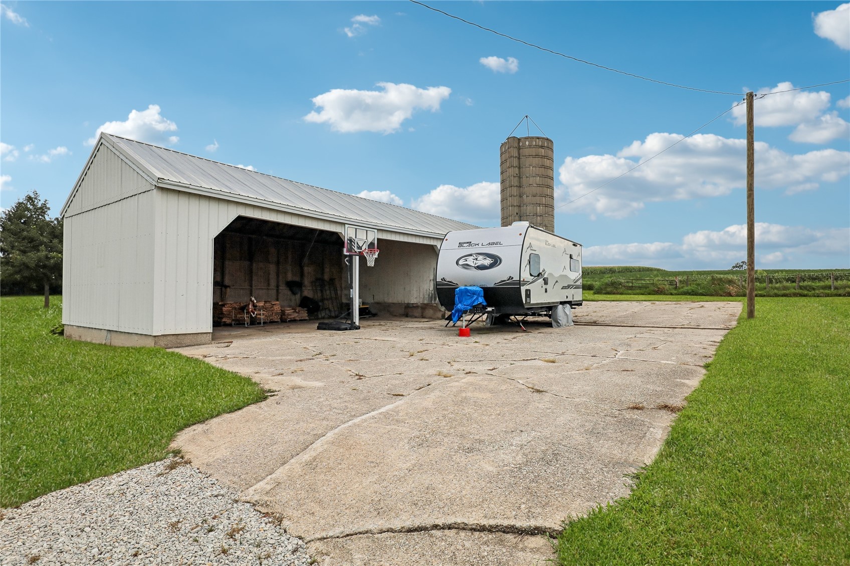 1056 R Avenue Marengo IA 52301
