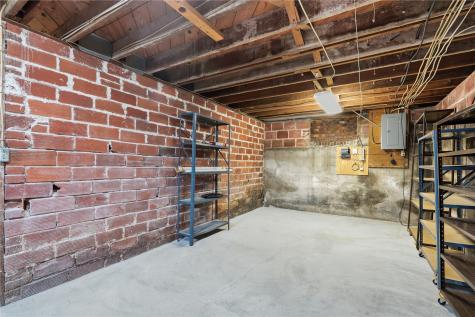 327 Rose Avenue Swisher IA 52338