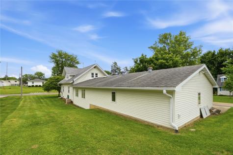327 Rose Avenue Swisher IA 52338