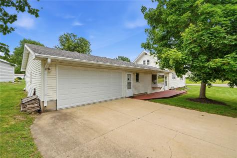 327 Rose Avenue Swisher IA 52338
