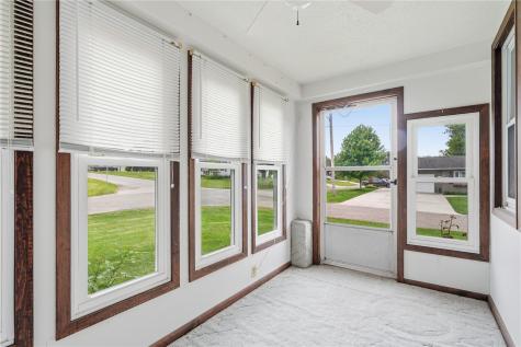 327 Rose Avenue Swisher IA 52338