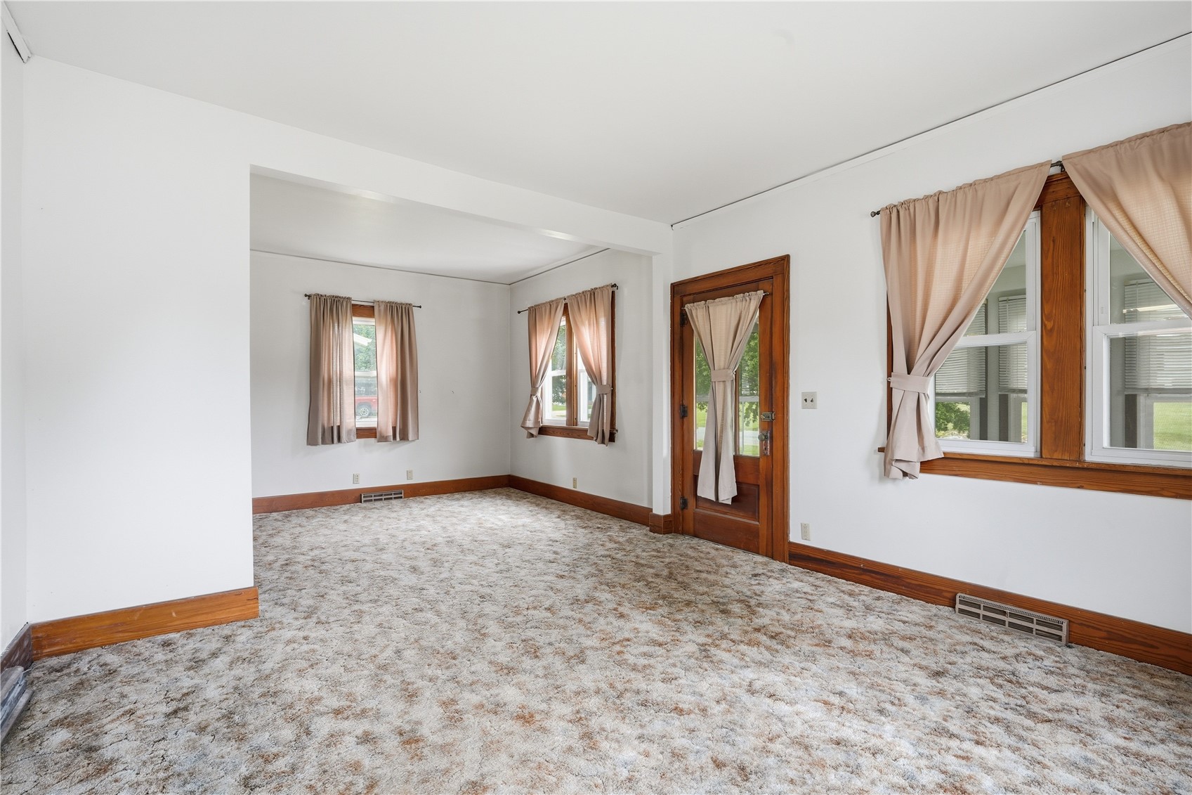 327 Rose Avenue Swisher IA 52338