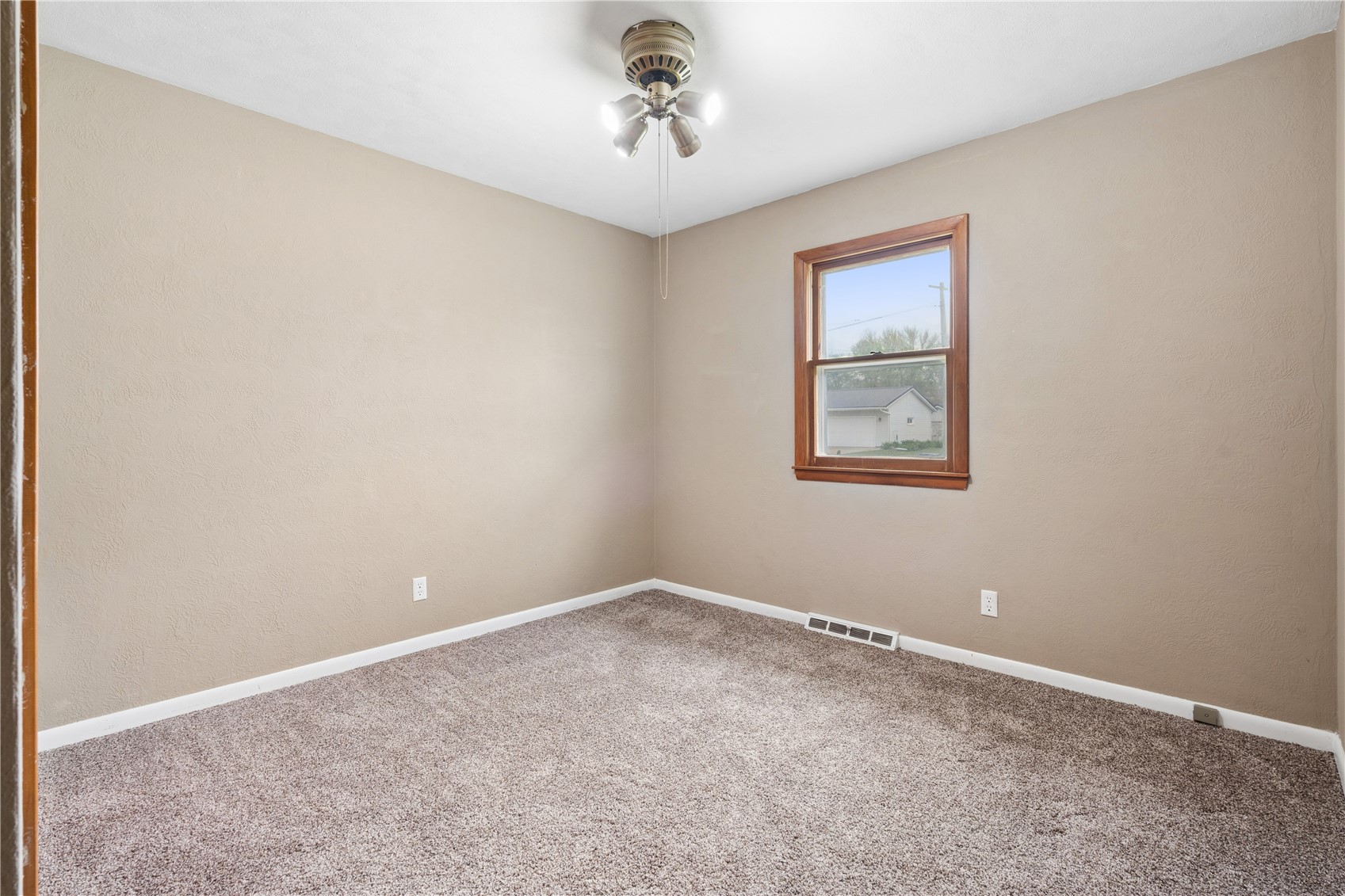 903 E 12th Street Vinton IA 52349