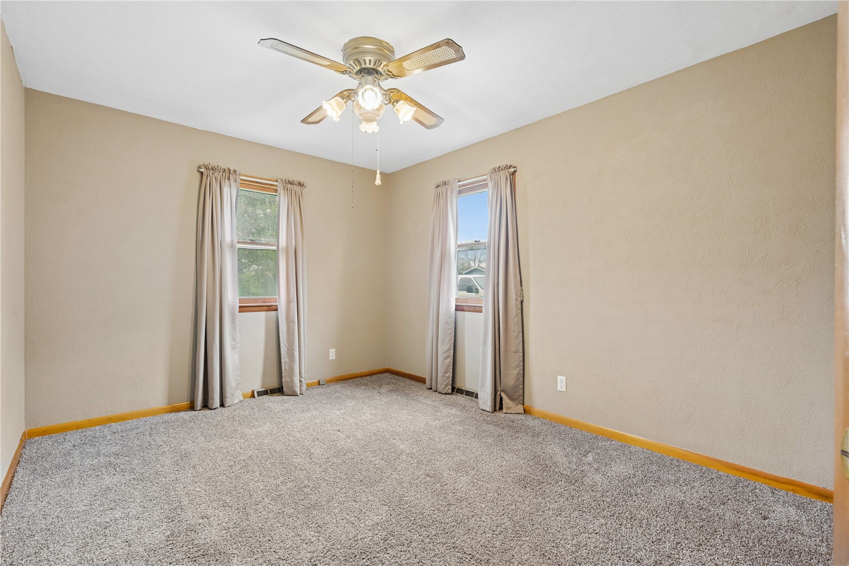 903 E 12th Street Vinton IA 52349