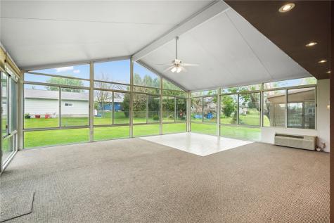 903 E 12th Street Vinton IA 52349