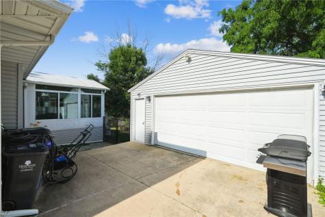 1215 Brockman Drive SE Cedar Rapids IA 52403