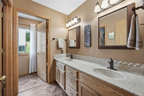1403 Jackson Woods Court NW Cedar Rapids IA 52405