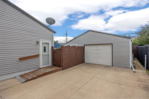 5515 Cedar Drive NW Cedar Rapids IA 52405