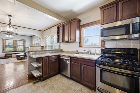 1534 Center Street NE Cedar Rapids IA 52402