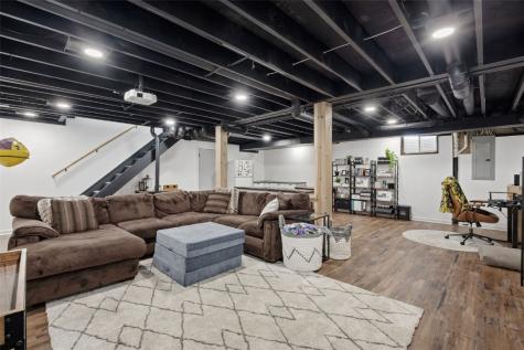 260 34th Avenue Marion IA 52302