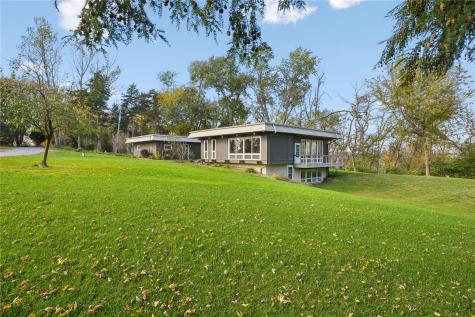 1980 Valley View Drive NE North Liberty IA 52317
