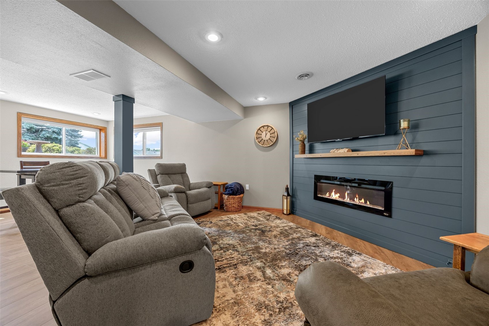 315 G Avenue W Walford IA 52351