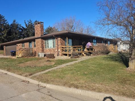 1604 13th Avenue Belle Plaine IA 52208
