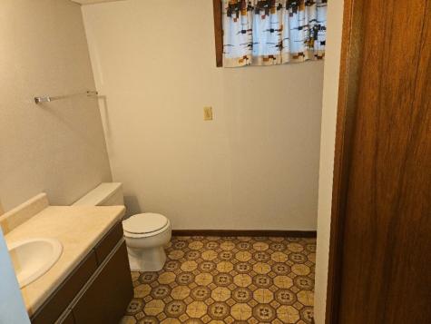 1604 13th Avenue Belle Plaine IA 52208