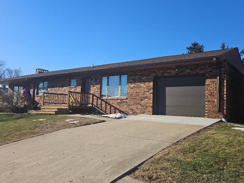 1604 13th Avenue Belle Plaine IA 52208