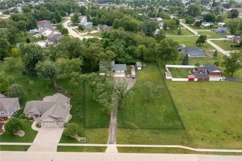 1105 Maple Street Robins IA 52328