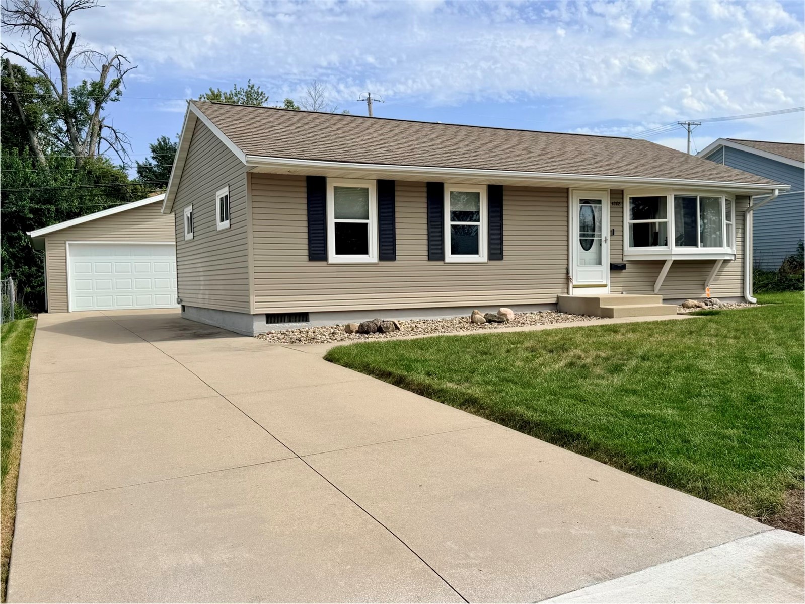 4208 Benton Street NE Cedar Rapids IA 52402