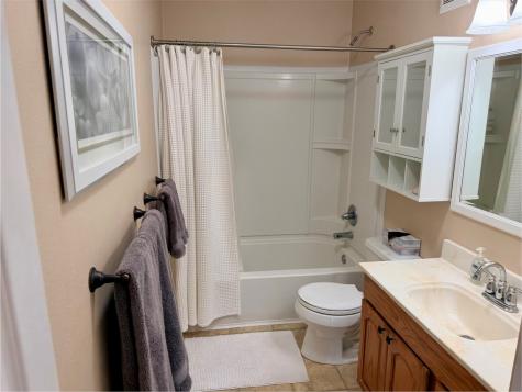 4208 Benton Street NE Cedar Rapids IA 52402