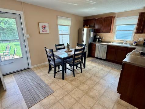 4208 Benton Street NE Cedar Rapids IA 52402