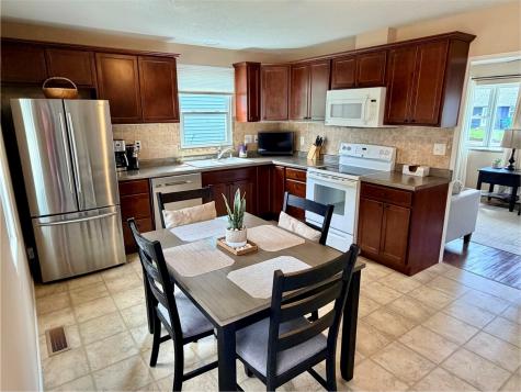 4208 Benton Street NE Cedar Rapids IA 52402