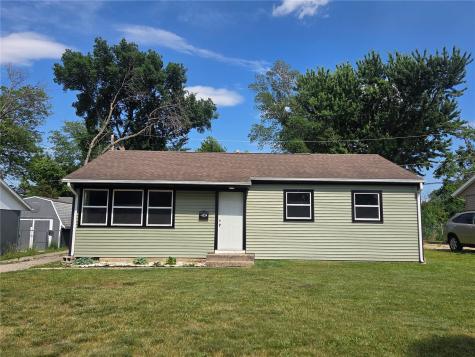 4324 Benton Street NE Cedar Rapids IA 52402