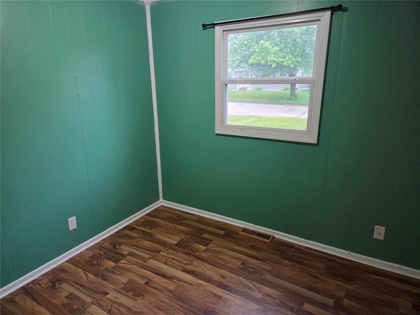 4324 Benton Street NE Cedar Rapids IA 52402