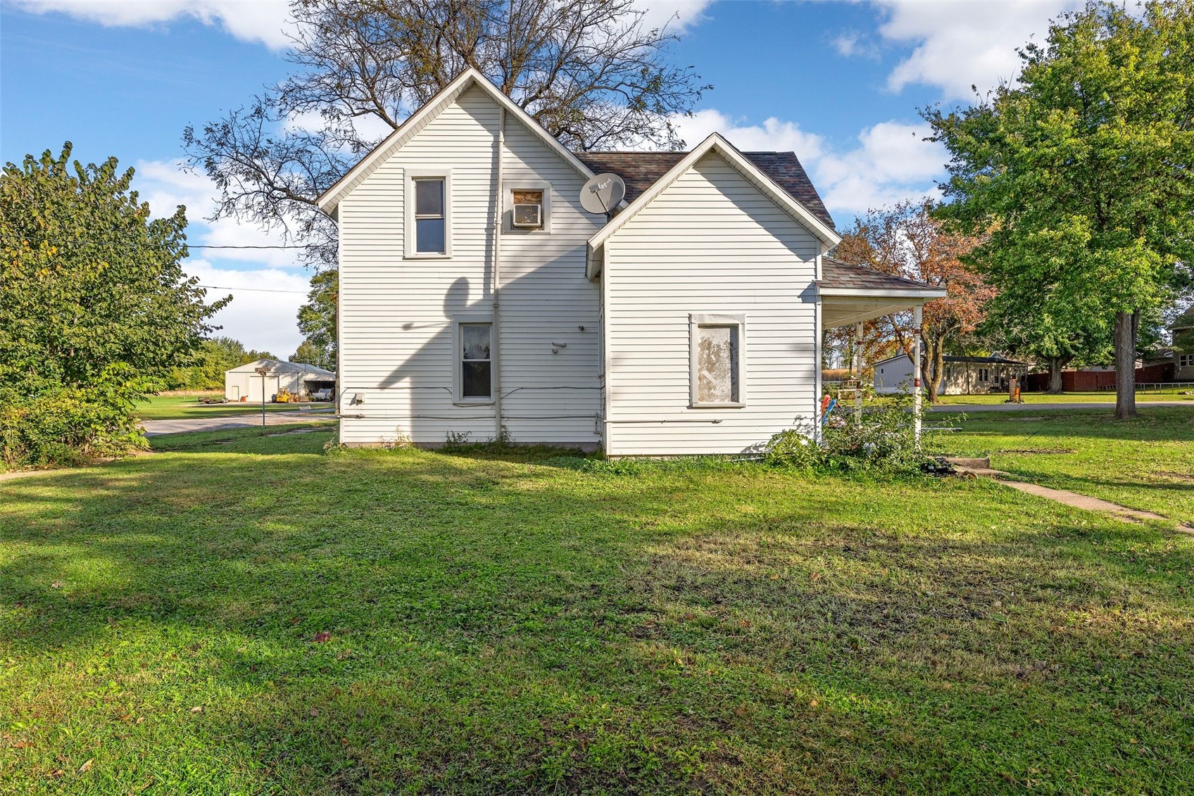 307 W Maple Street Garrison IA 52229