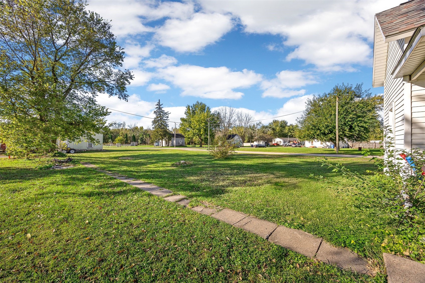 307 W Maple Street Garrison IA 52229
