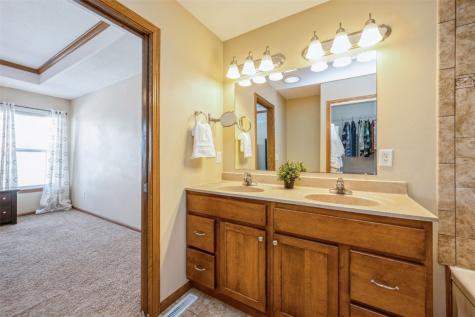 2290 Edwin Drive Marion IA 52302