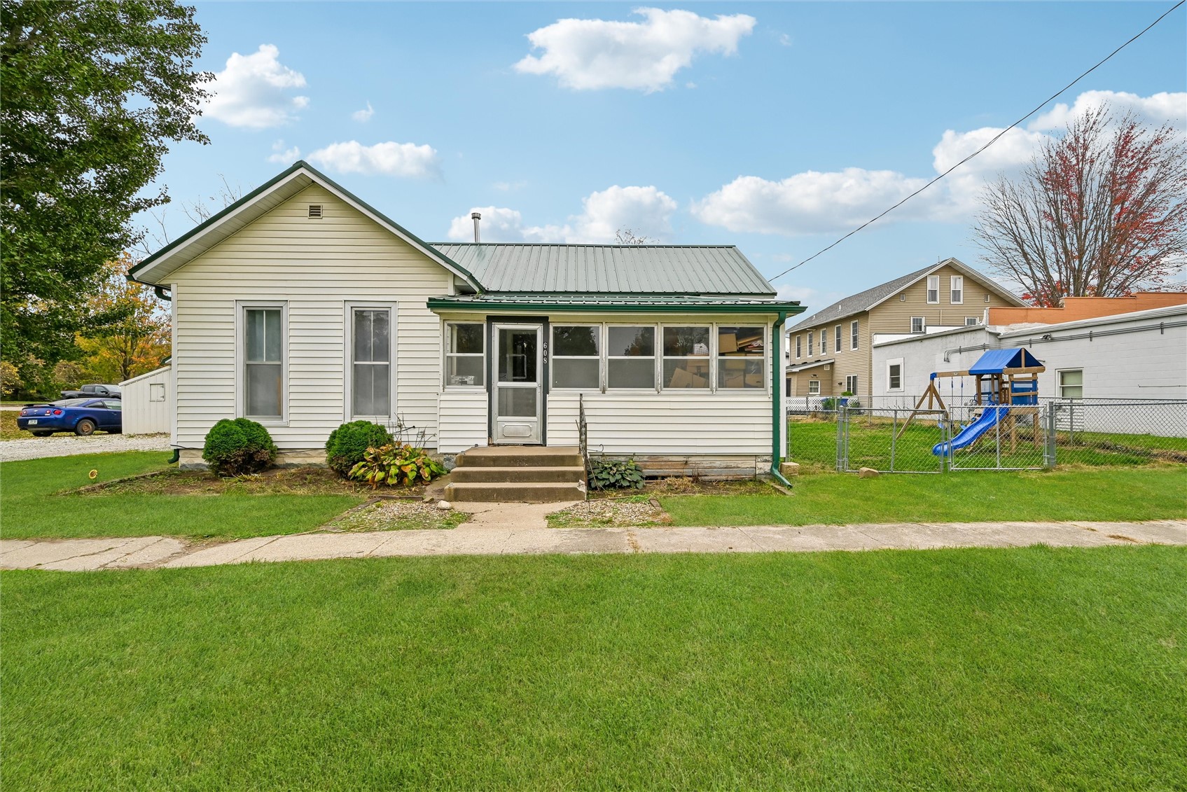 608 E Washington Street Center Point IA 52213