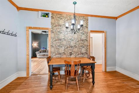 608 E Washington Street Center Point IA 52213
