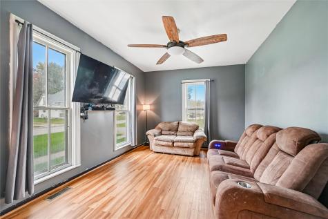 608 E Washington Street Center Point IA 52213