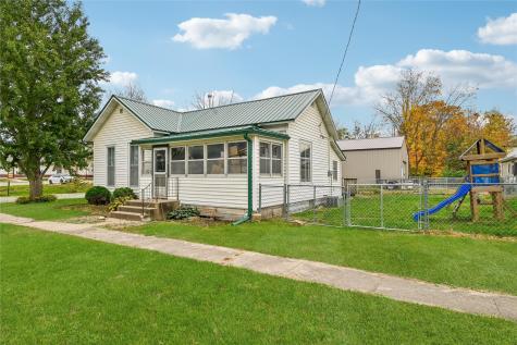 608 E Washington Street Center Point IA 52213