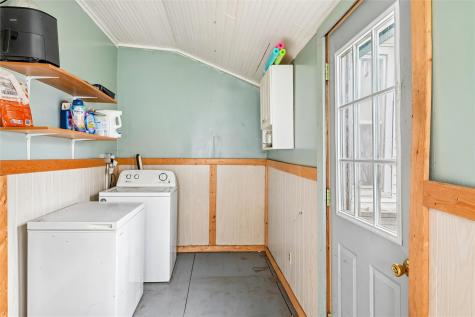 608 E Washington Street Center Point IA 52213