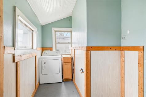 608 E Washington Street Center Point IA 52213