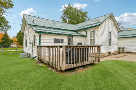 608 E Washington Street Center Point IA 52213