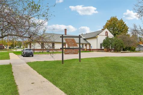 608 E Washington Street Center Point IA 52213