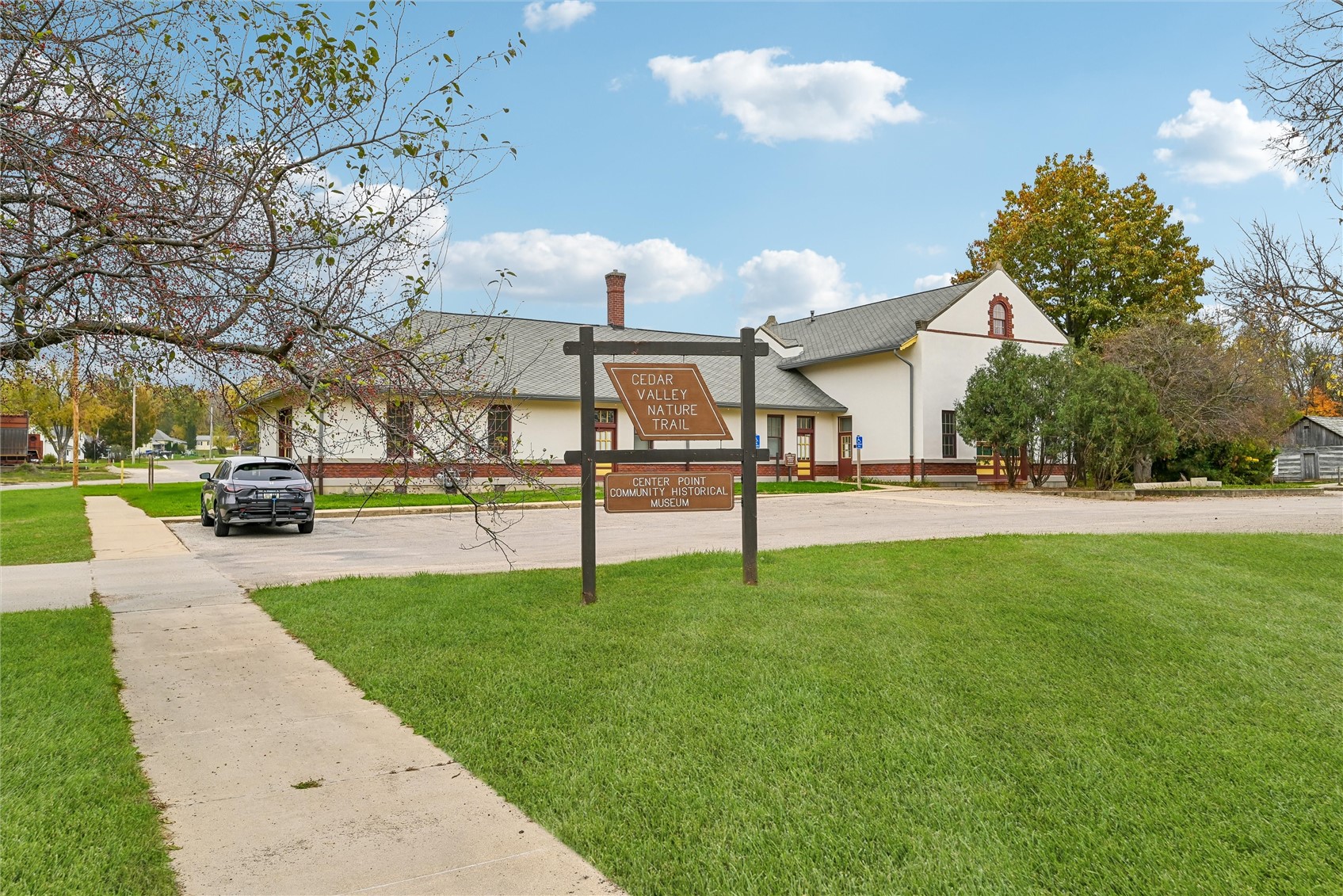 608 E Washington Street Center Point IA 52213