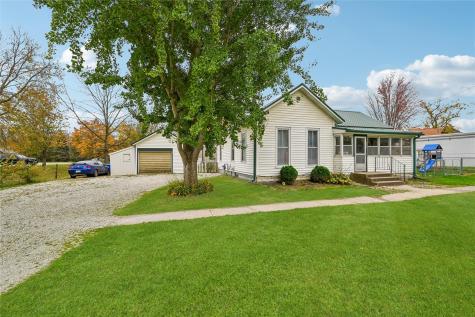 608 E Washington Street Center Point IA 52213