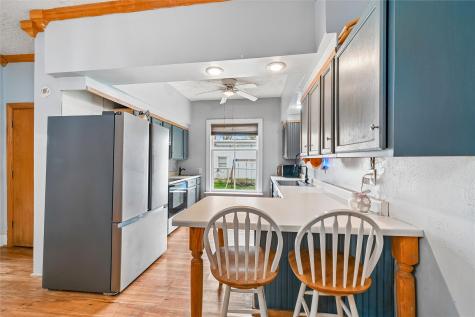 608 E Washington Street Center Point IA 52213