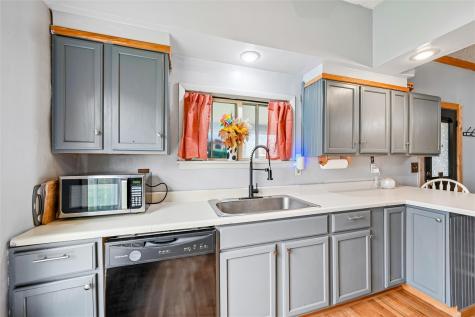 608 E Washington Street Center Point IA 52213